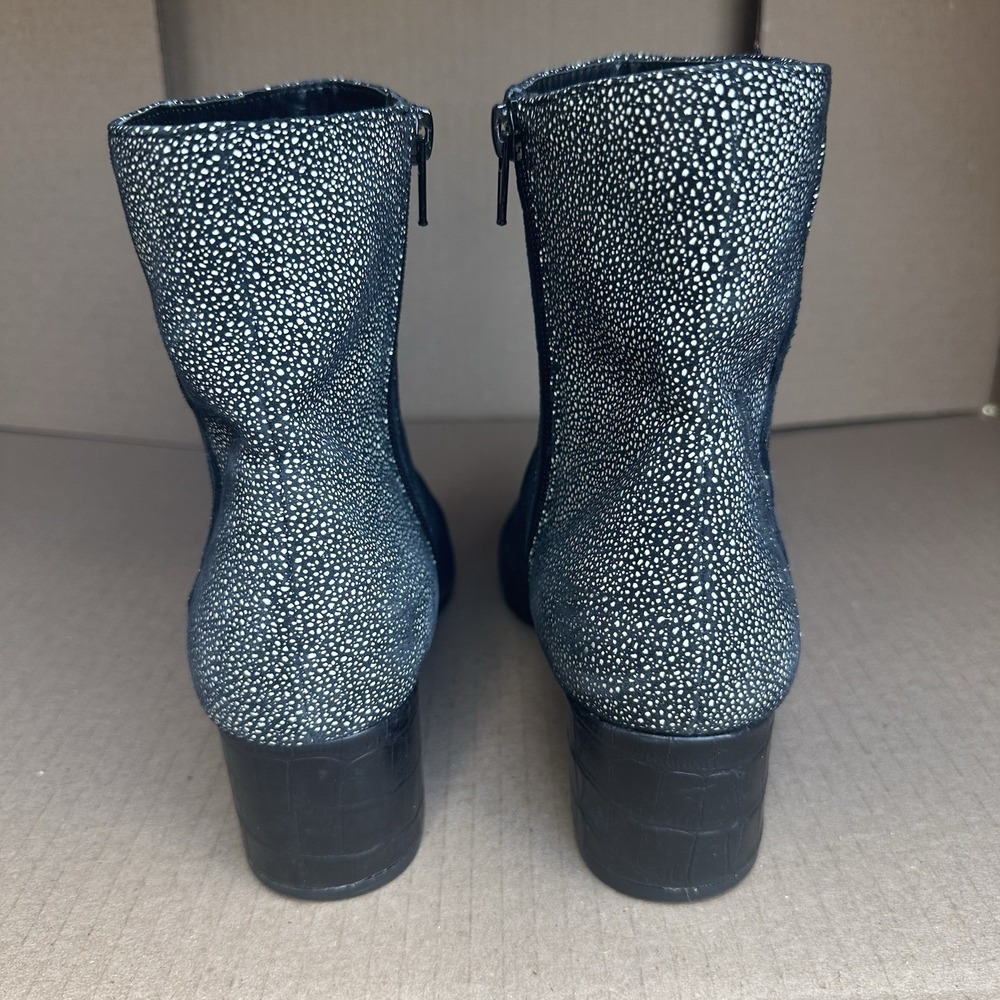 LOGO by Lori Goldstein Polly Ankle Boots with Grommets Gray Blk Women's Sz 9M - Picture 5 of 11